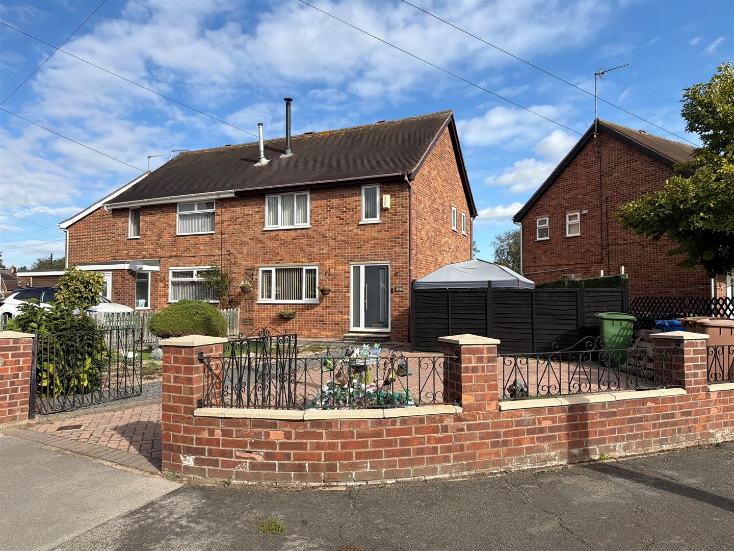 2 bed property in Link Road, Cottingham